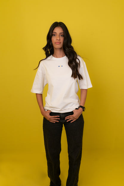 White oversize tee with Avenida Palace Barcelona sign