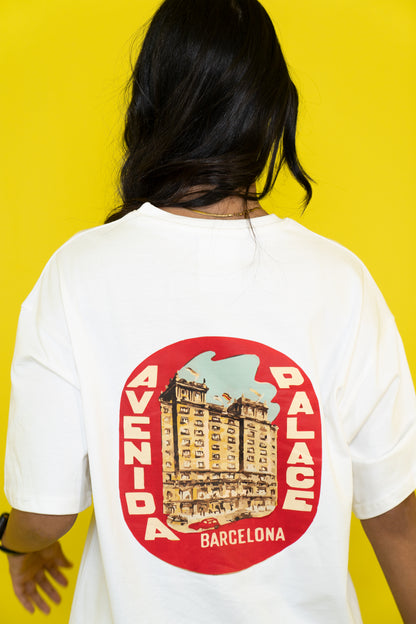 White oversize tee with Avenida Palace Barcelona sign