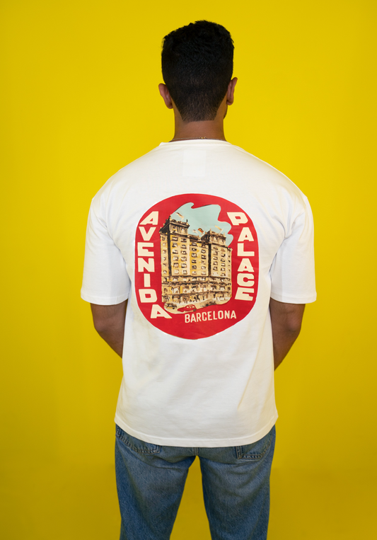 White oversize tee with Avenida Palace Barcelona sign